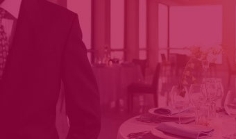 Hotelmanager im Restaurant des Hotels