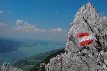 Auslandsstudium Oesterreich Uebersicht Ausblick von einem Berg auf österreichische Landschaft