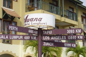 Auslandsstudium Schild mit Entfernungen zu verschiedenen Städten