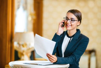 Bewerbung für das Studium Hotelmanagerin telefoniert