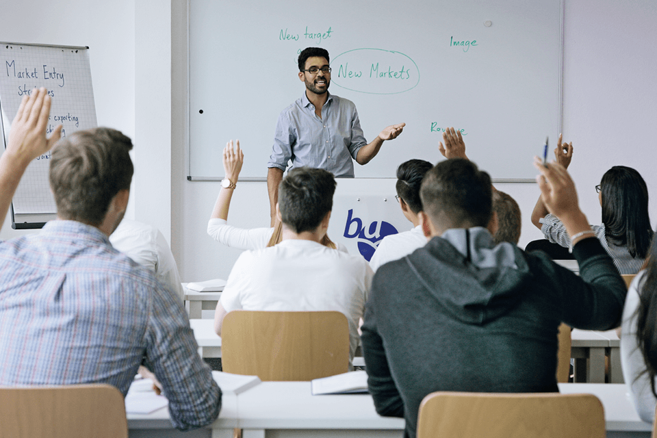 Dozenten aus der Praxis für eine besonders praxisnahe Ausbildung