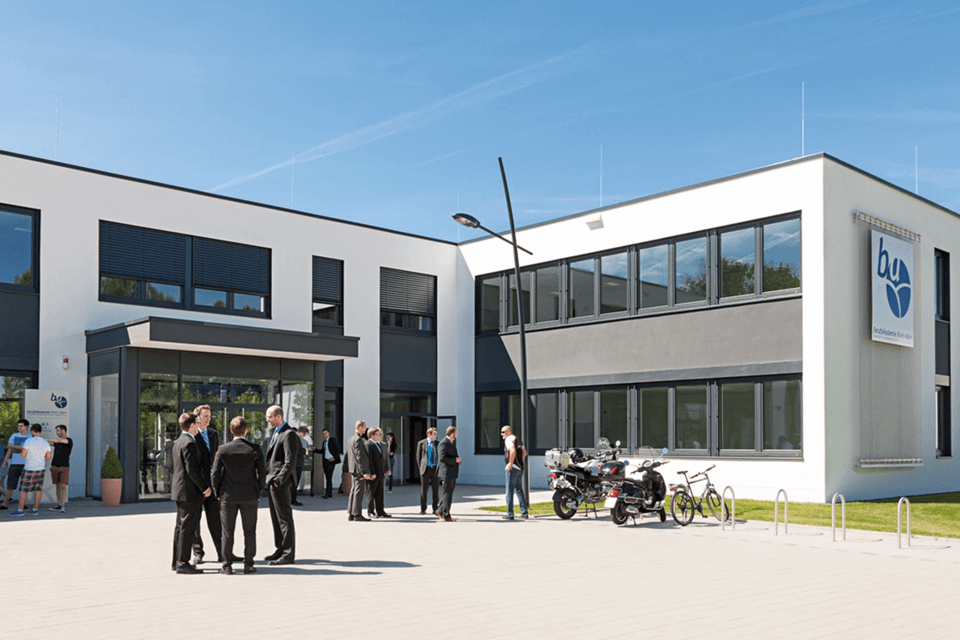 Moderner und großzügiger Campus